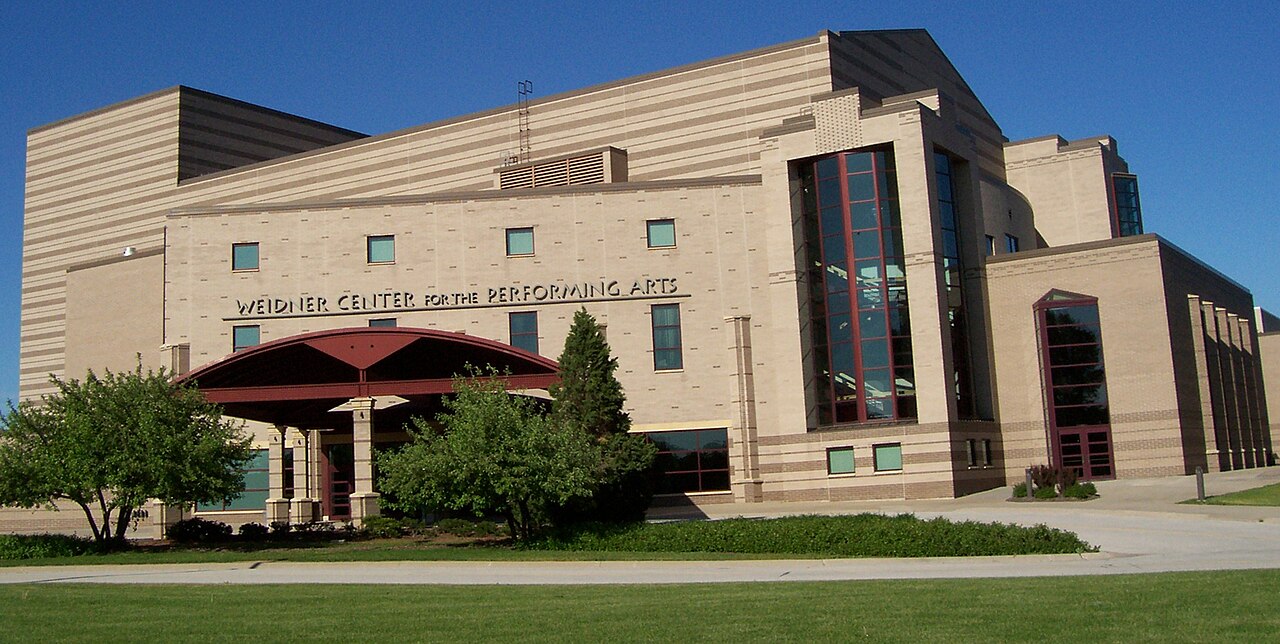 Weidner Center Main Entrance May2007, University of Wisconsin-Green Bay